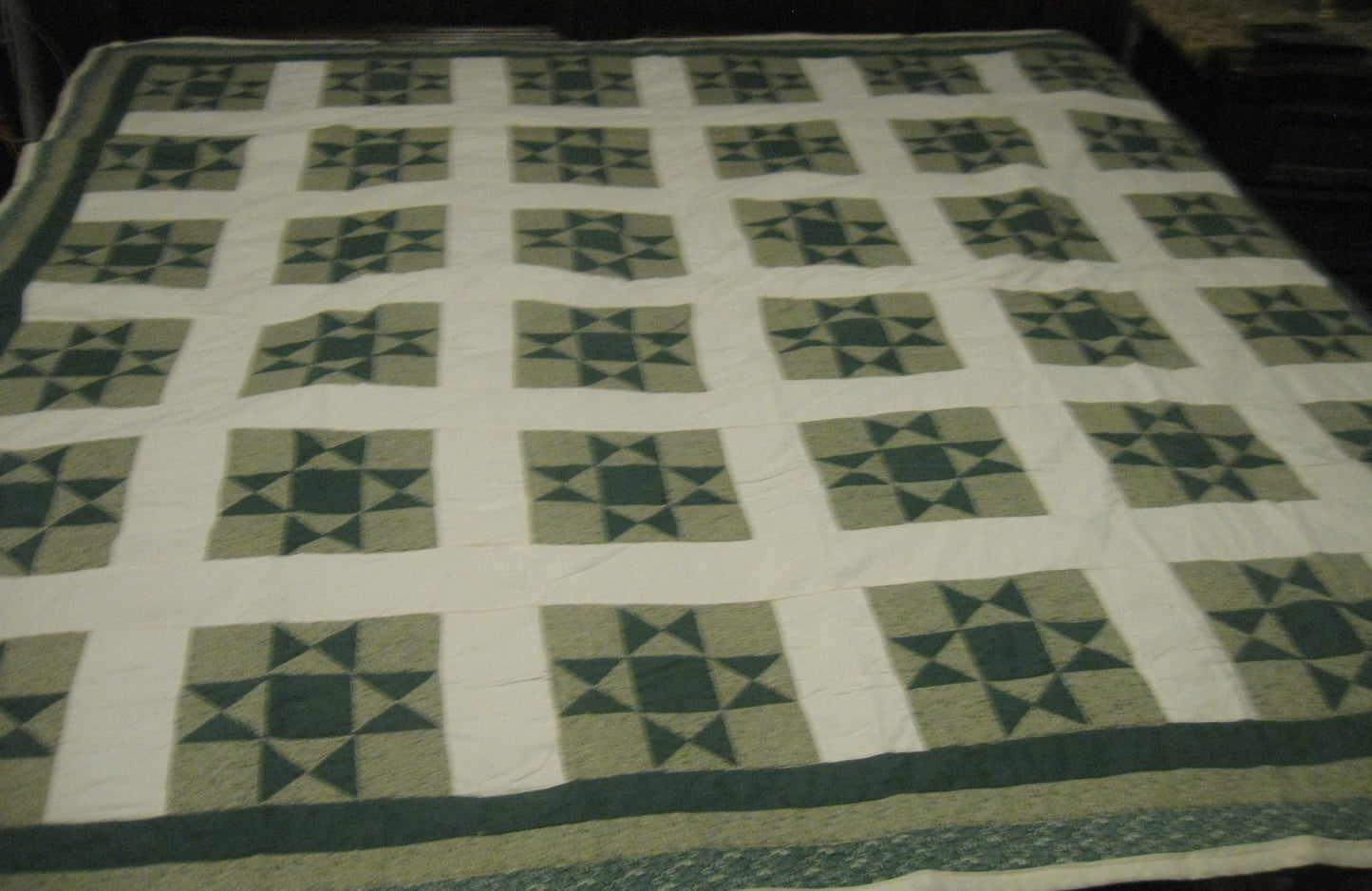 HAND STITCHED QUILT GREEN AND WHITE STAR PATTERN