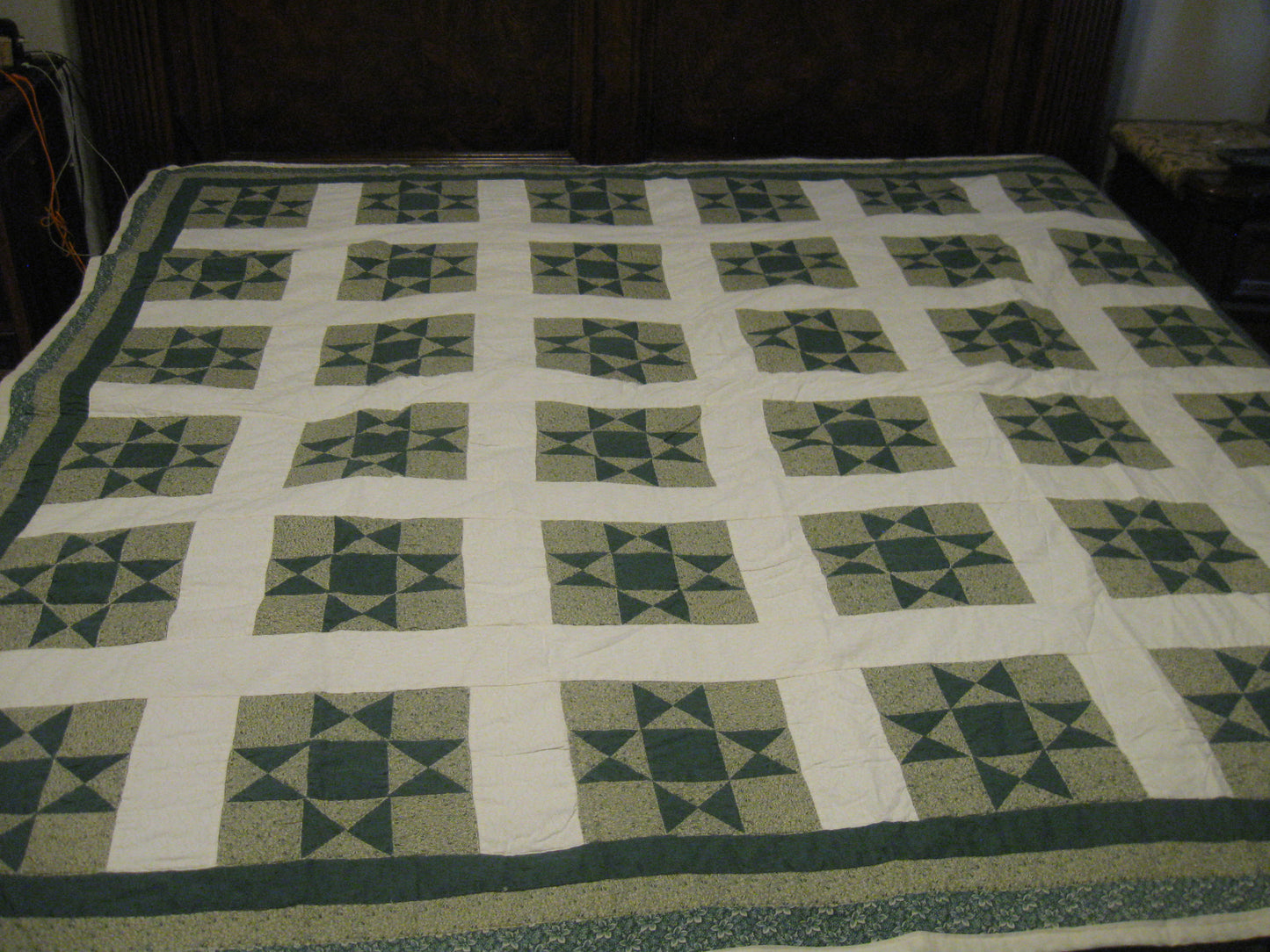 HAND STITCHED QUILT GREEN AND WHITE STAR PATTERN