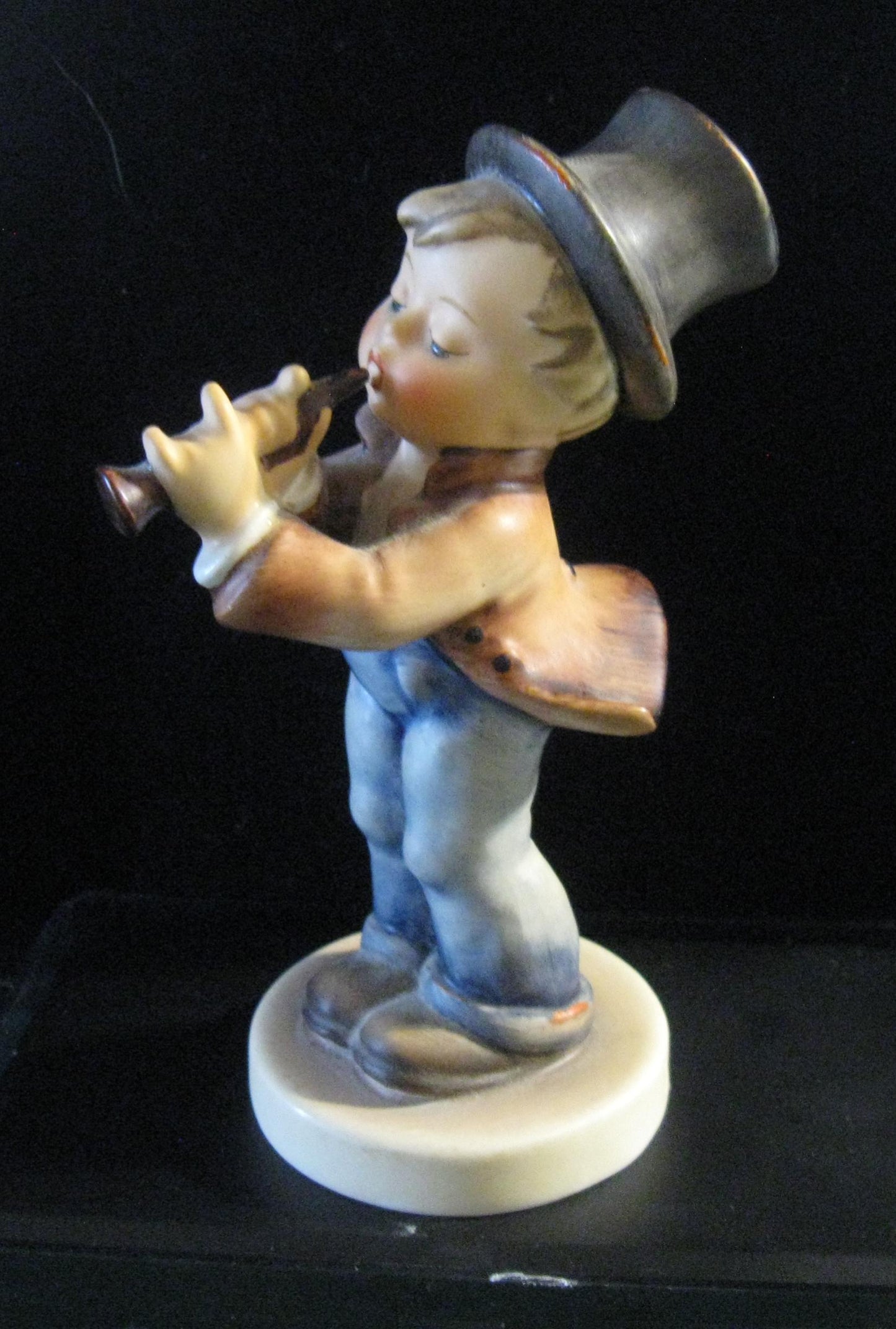 Hummel Figurines #85 "Serenade"