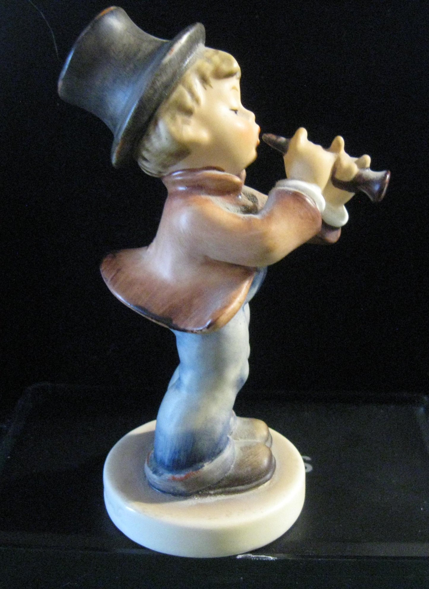 Hummel Figurines #85 "Serenade"
